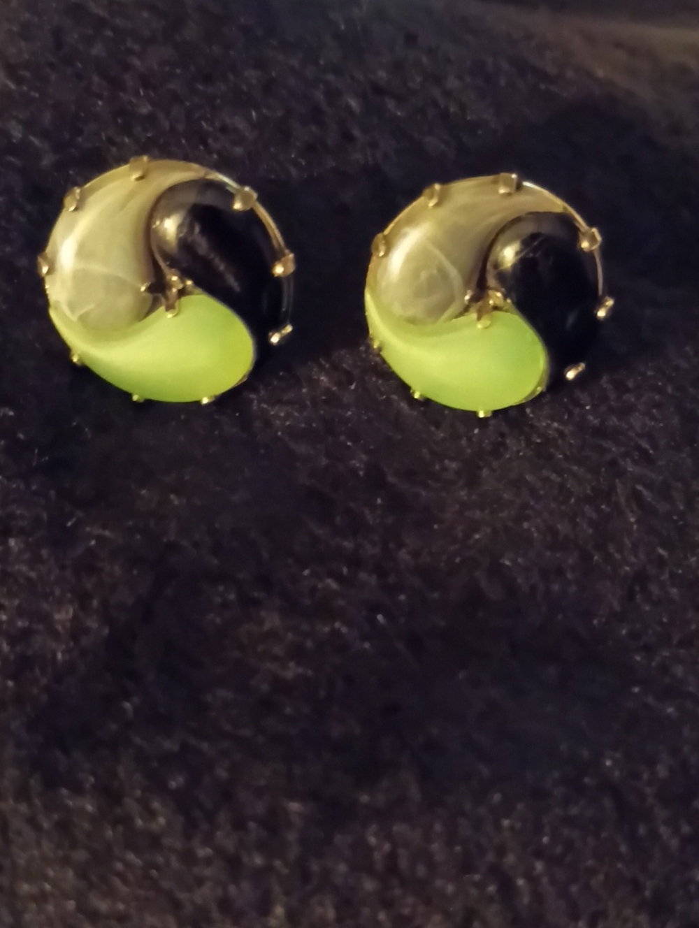 Green and Black Swirl Cuff Links in Gold-Tone Setting